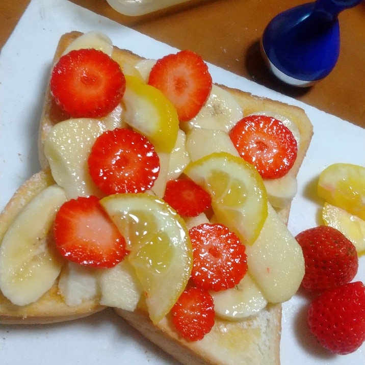 果物を活かして…フルーツオープンサンド